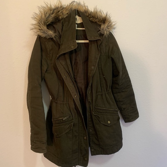 Super cute winter cargo green coat w waist cinch - Picture 3 of 4